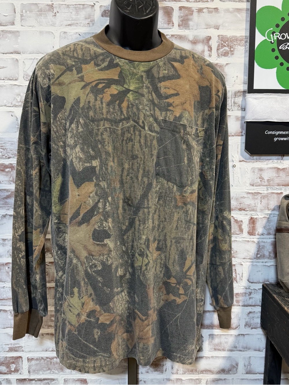 Men's Long-Sleeve Camouflage Pocket T-Shirt - Brown/Green